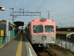 片貝駅と列車
